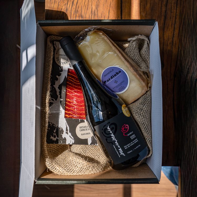 Kit Queijo, Vinho e Charcutaria