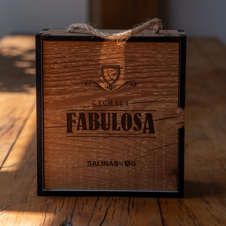 Estojo Madeira Especial – Cachaça Fabulosa Premium + copo 200ml