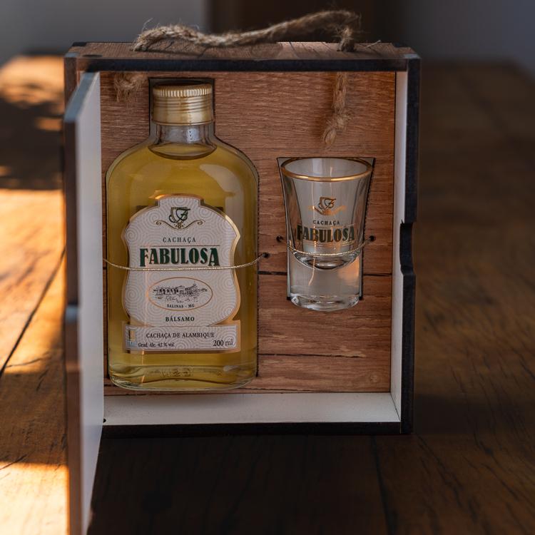 Estojo Madeira Especial – Cachaça Fabulosa Premium + copo 200ml