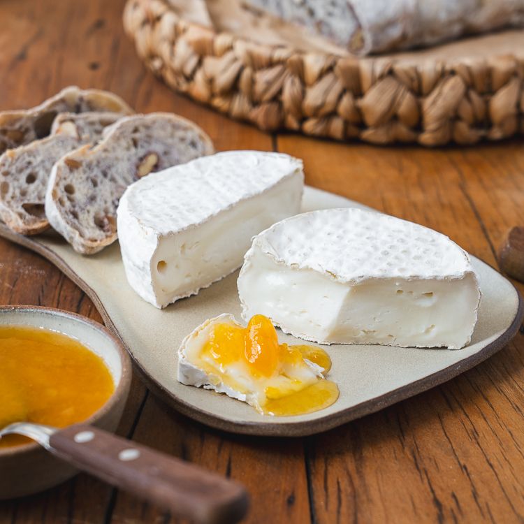 Kit  Camembert de Cabra e Geleia de Damasco